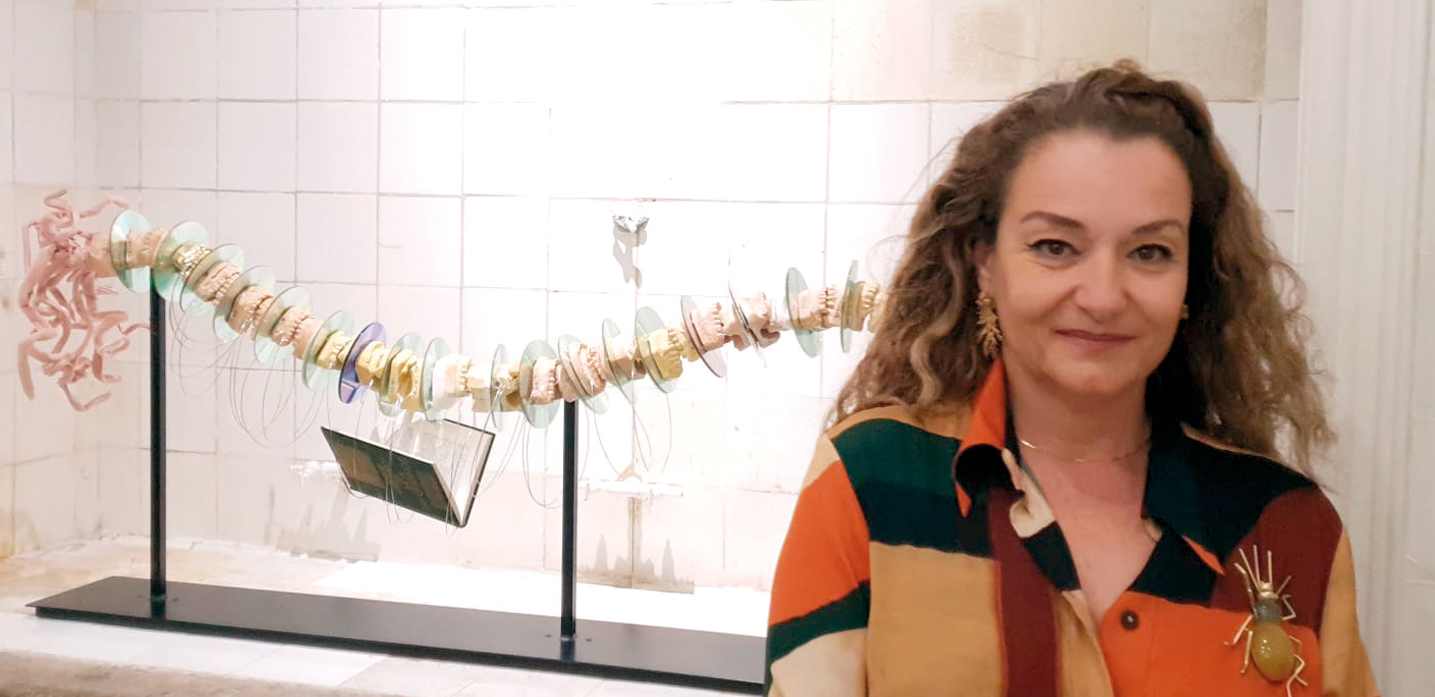 Artista Ana Leonor Martins evocou a medicina dent&aacute;ria na exposi&ccedil;&atilde;o Transcen_DENTAL