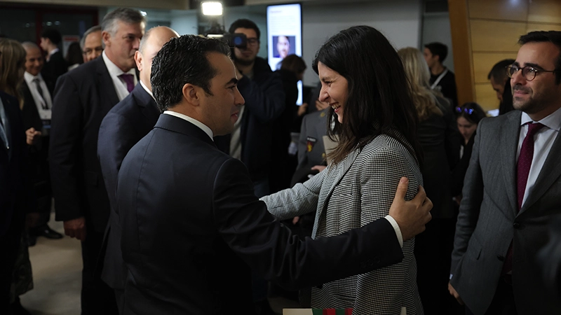 La Directora General de Salud, Rita Sá Machado, asistió al 32º Congreso de la OMD (en la foto con el Presidente de la OMD, Miguel Pavão).